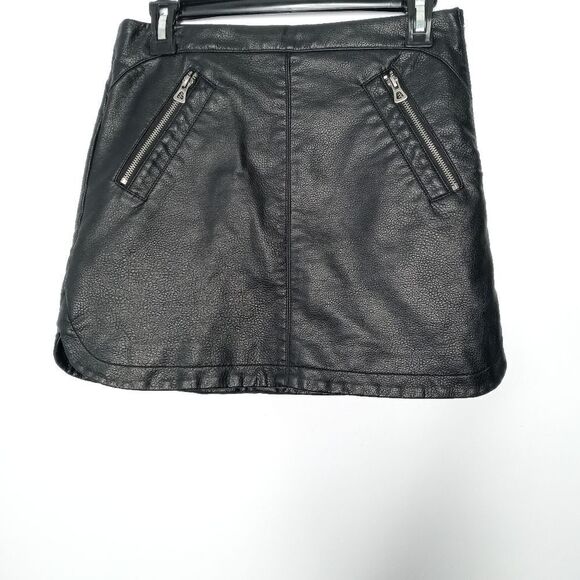 UO SILENCE + NOISE Faux Leather Skirt - Picture 3 of 7